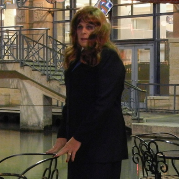 Meet your Posher, Patti - Picture 3 of 6